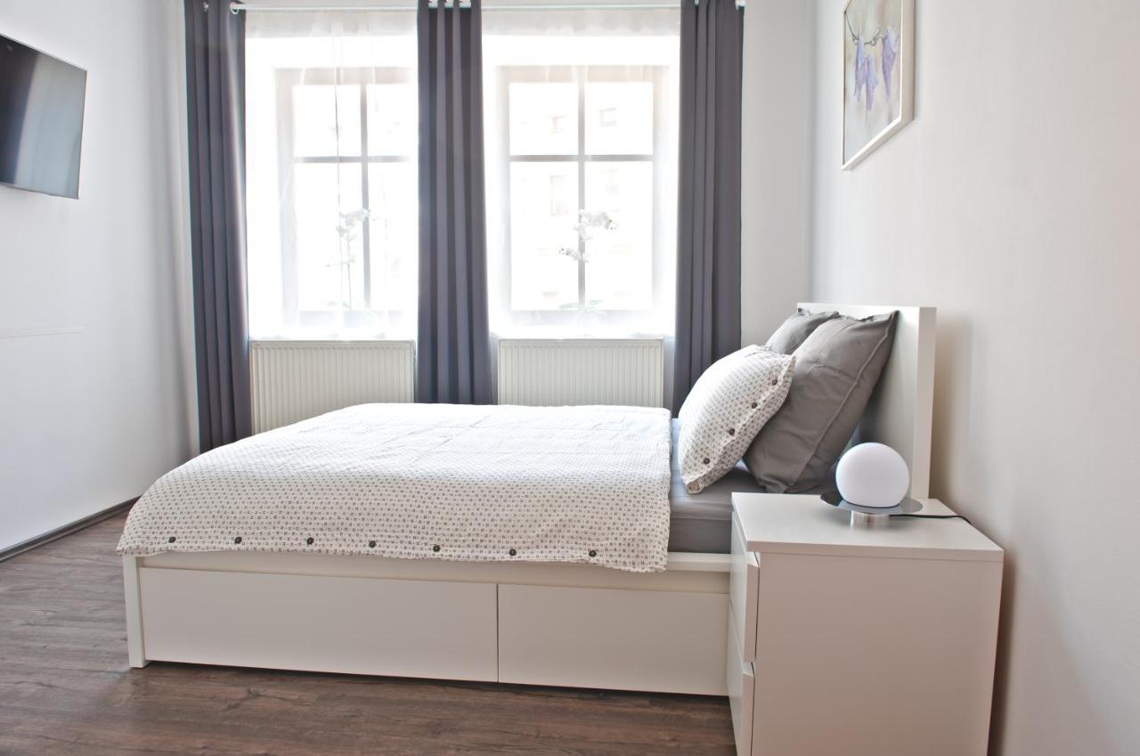 R&J Apartmany Броумов Екстериор снимка