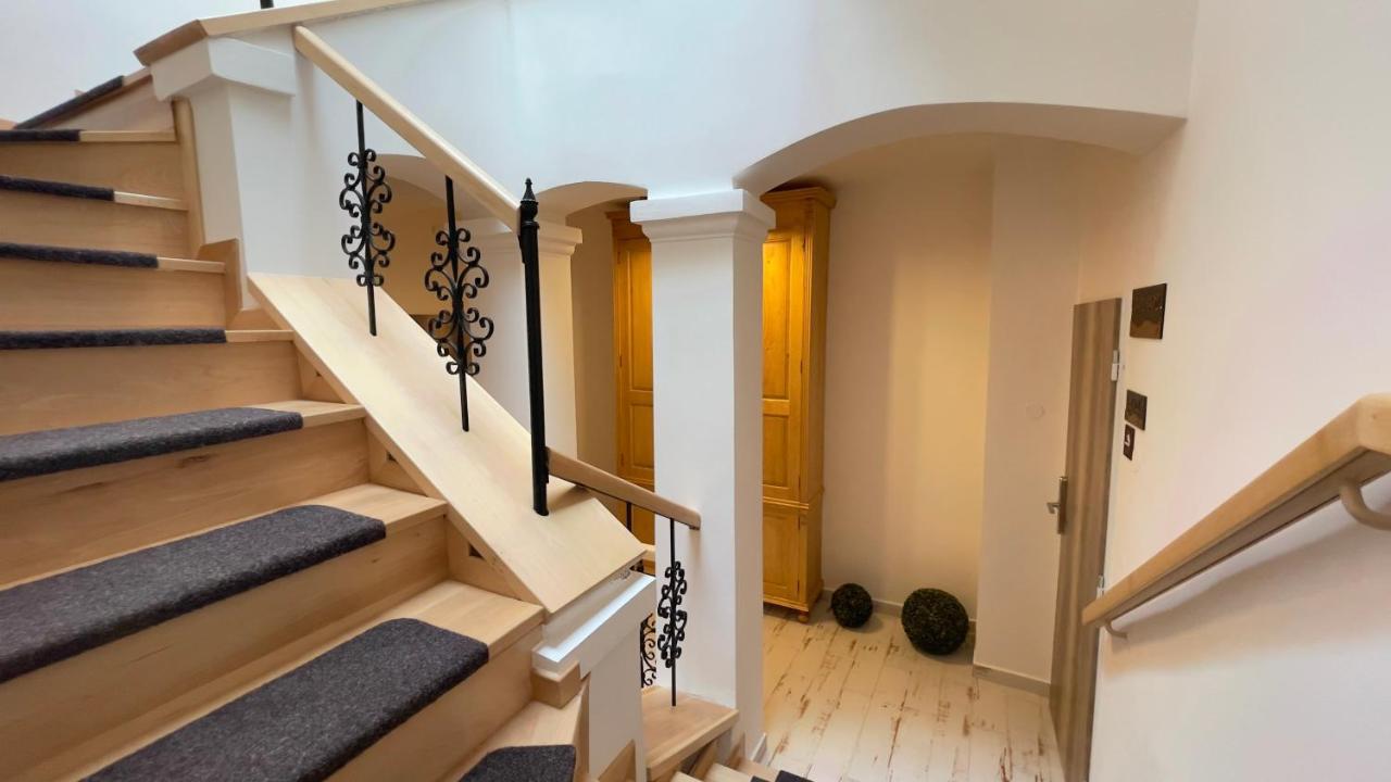R&J Apartmany Броумов Екстериор снимка