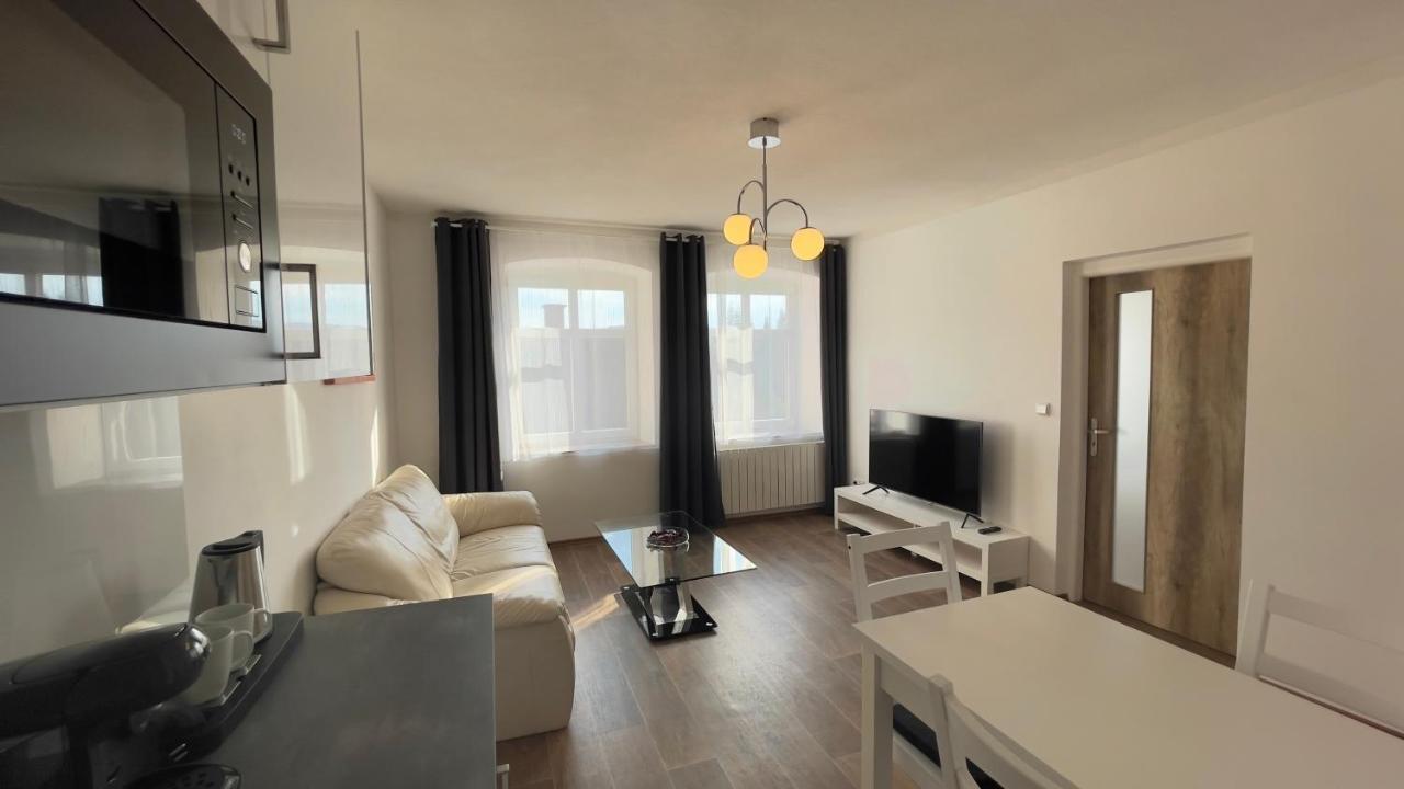 R&J Apartmany Броумов Екстериор снимка