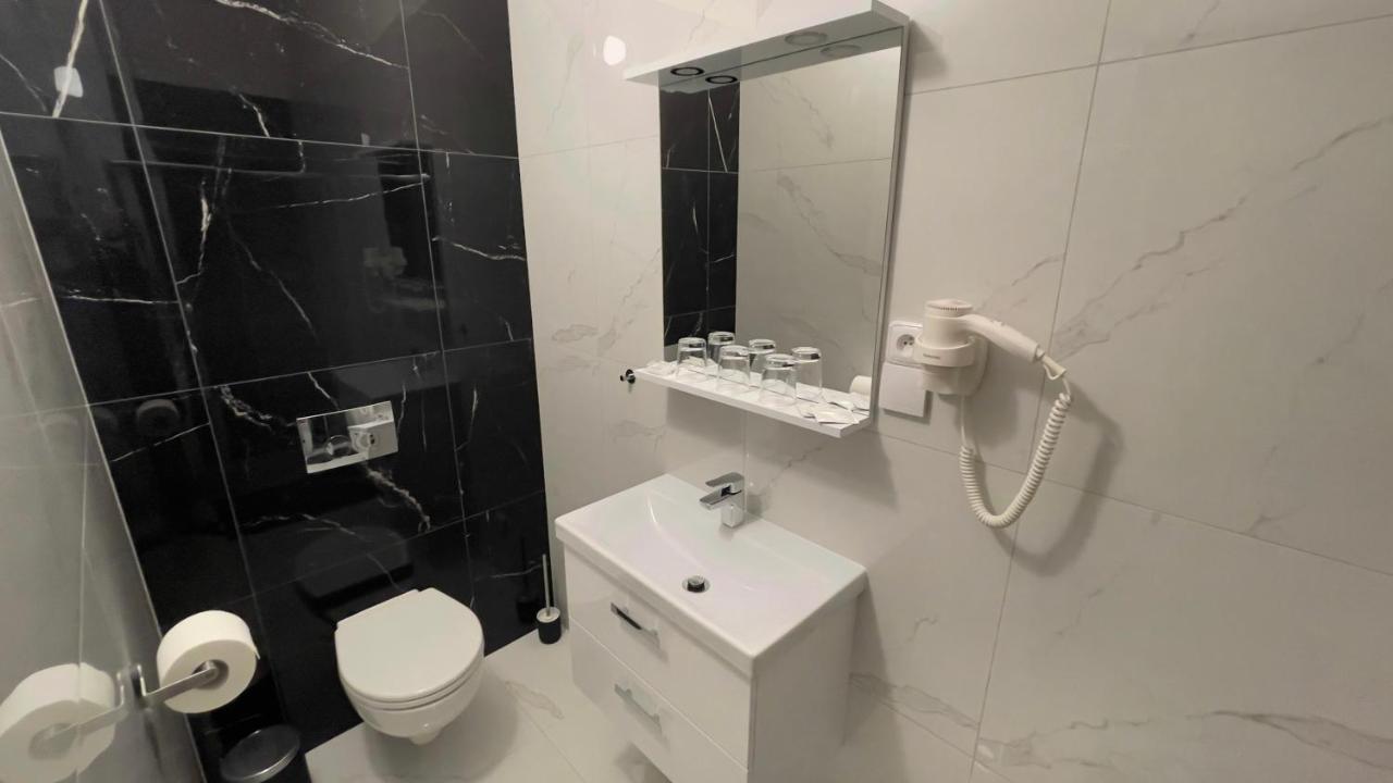 R&J Apartmany Броумов Екстериор снимка