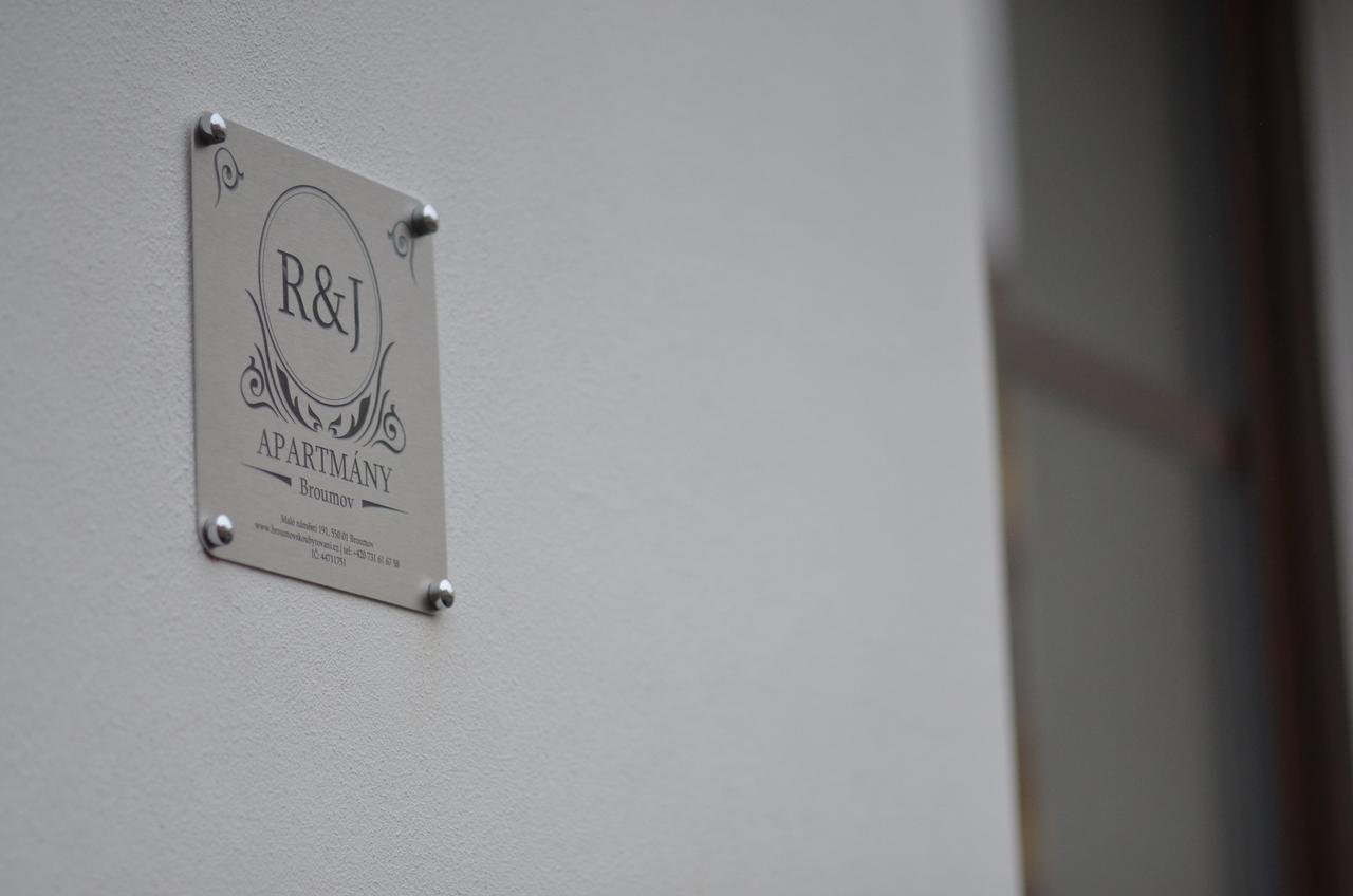 R&J Apartmany Броумов Екстериор снимка